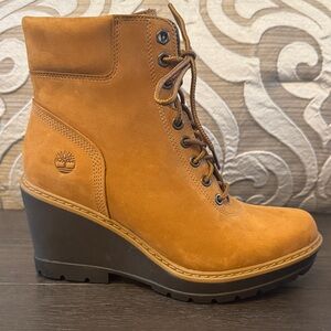 NWT Timberland Women's Nubuck Wedge Lace-Up Boot
